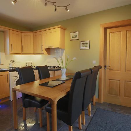 אניסקילן Spacious 4 Bedroom Home - 5 Min Walk To Town מראה חיצוני תמונה