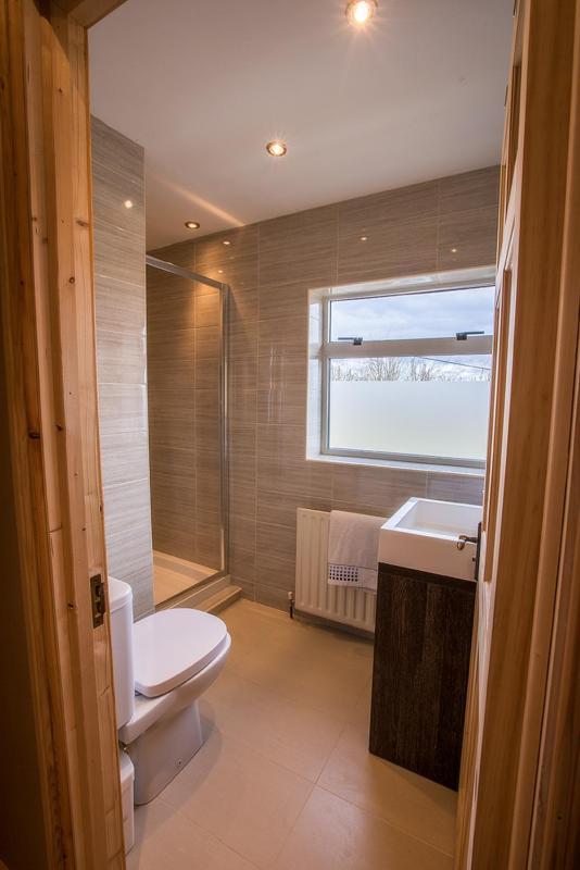 אניסקילן Spacious 4 Bedroom Home - 5 Min Walk To Town מראה חיצוני תמונה