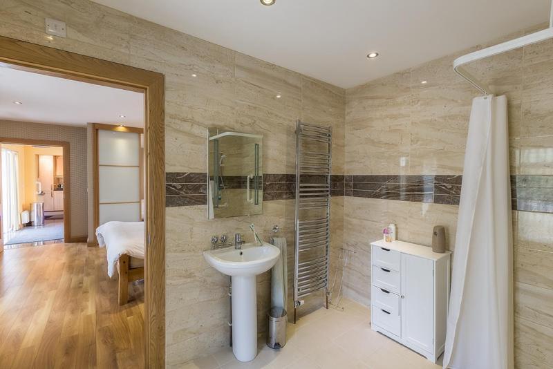 אניסקילן Spacious 4 Bedroom Home - 5 Min Walk To Town מראה חיצוני תמונה