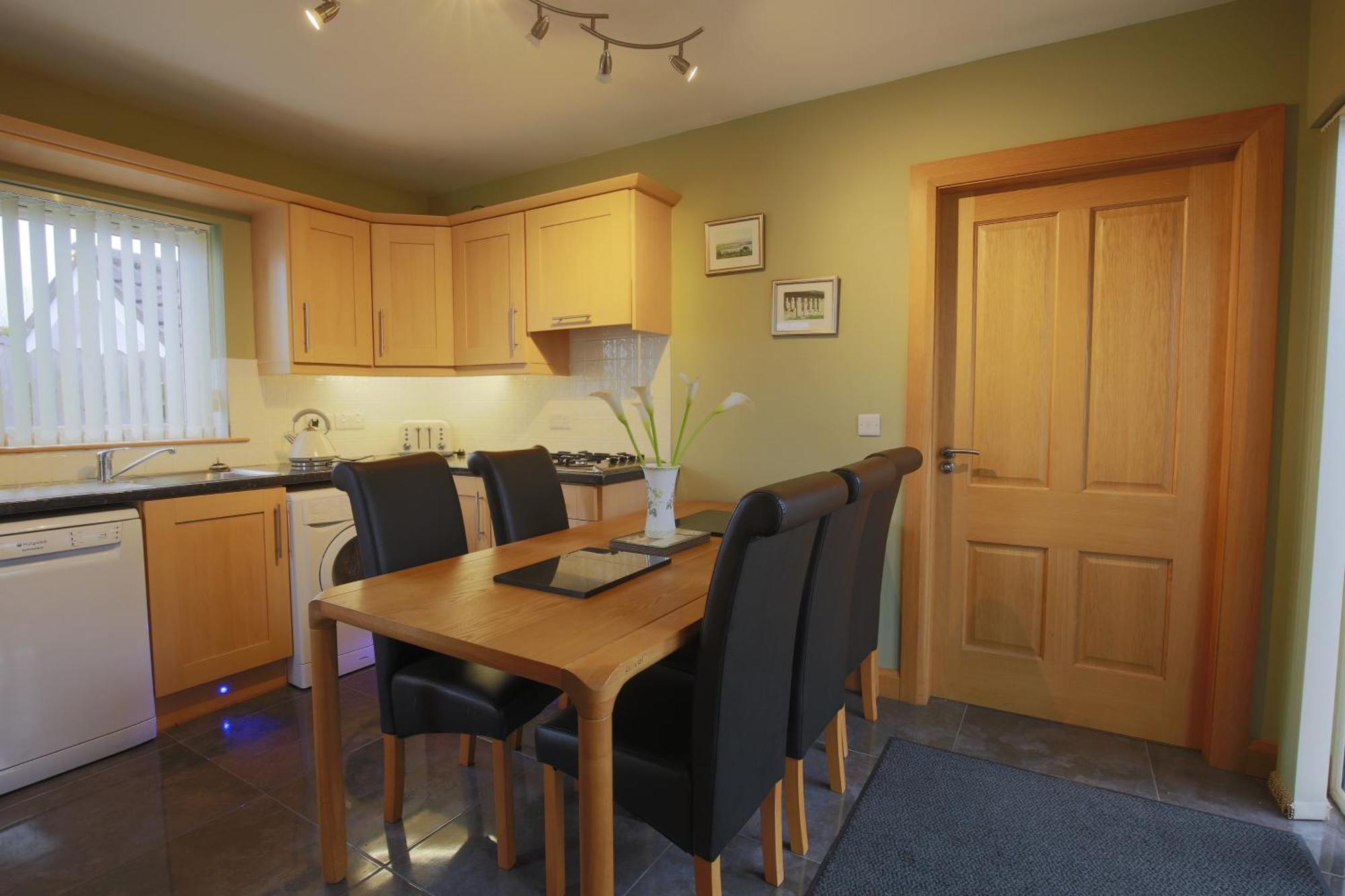 אניסקילן Spacious 4 Bedroom Home - 5 Min Walk To Town מראה חיצוני תמונה